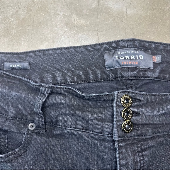 Torrid Jeggings Premium Stretch Distressed Washed Black Sz22R - Picture 6 of 9